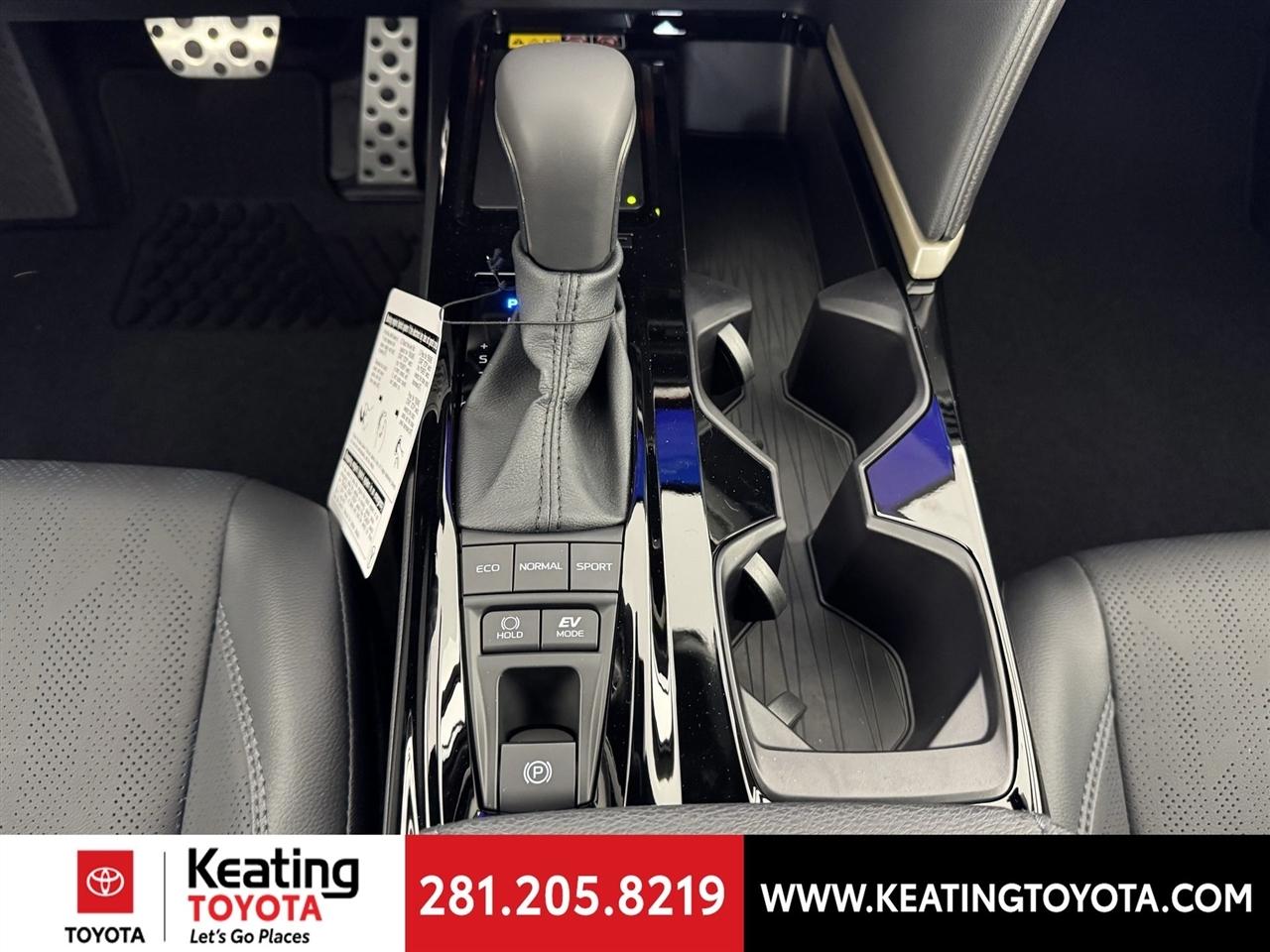 Toyota Camry Hybrid XLE 2026