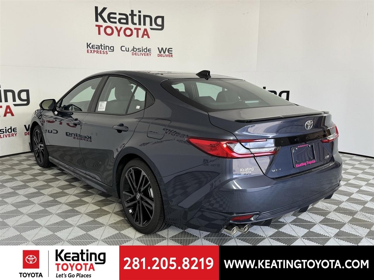 Toyota Camry Hybrid XLE 2026