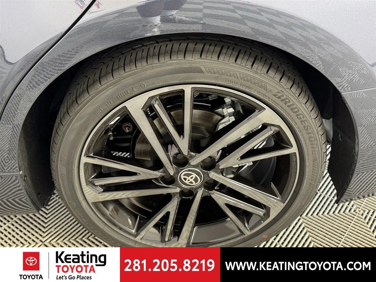 Toyota Camry Hybrid XLE 2026