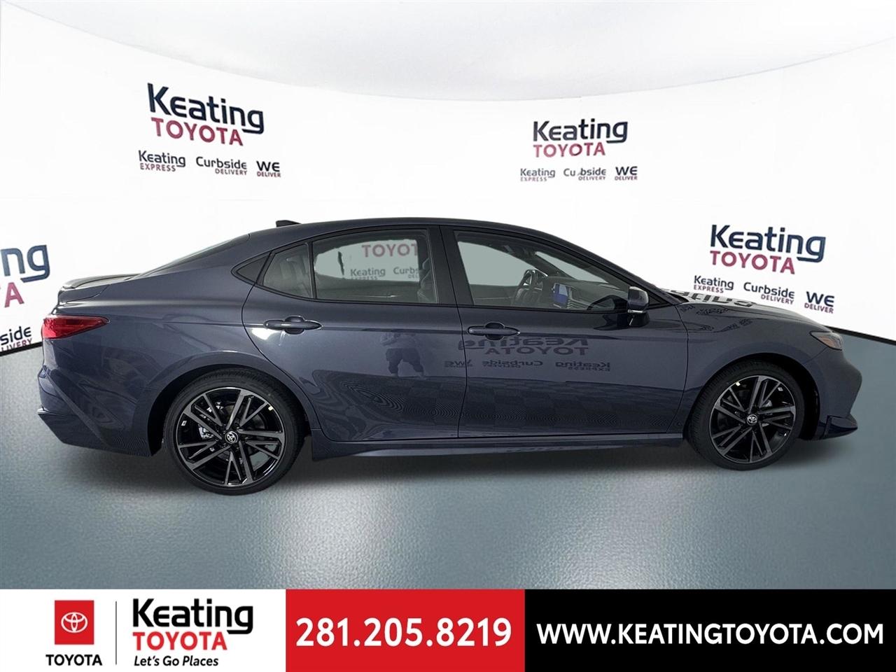 Toyota Camry Hybrid XLE 2026