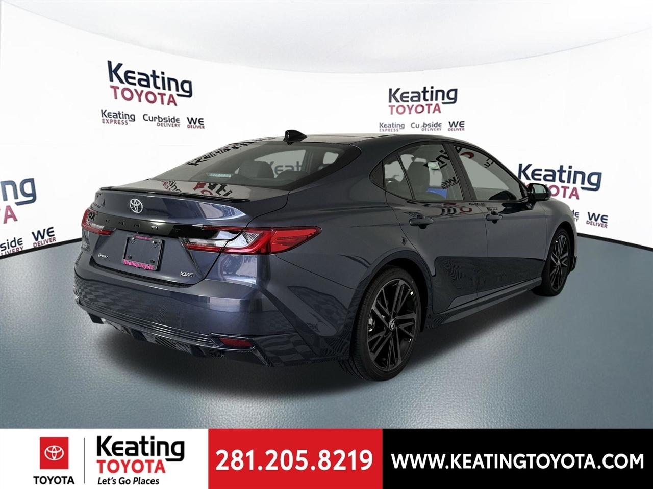 Toyota Camry Hybrid XLE 2026