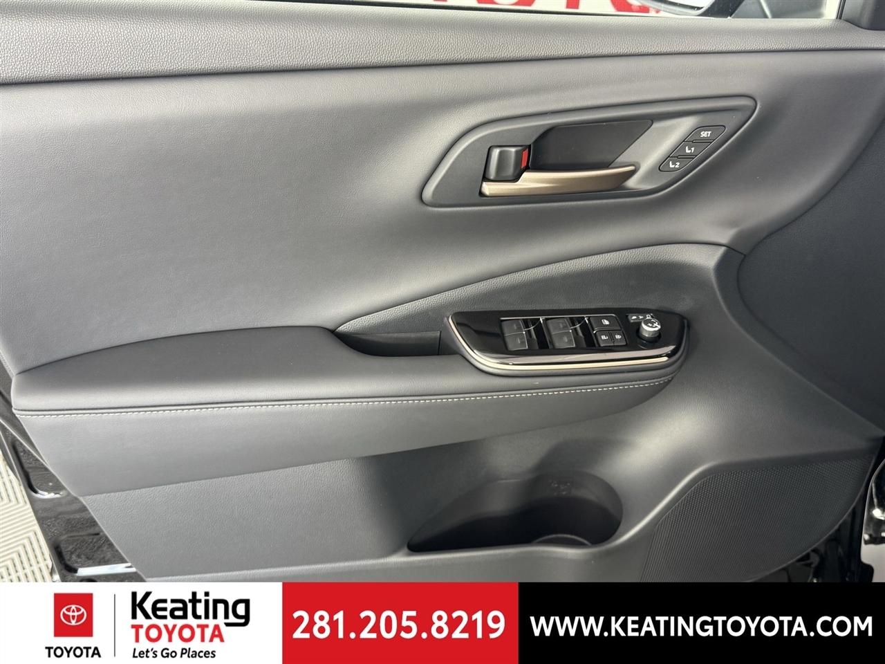 Toyota Crown Signia XLE 2026