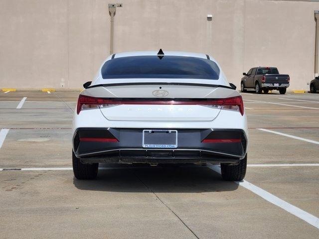 Hyundai Elantra SEL Convenience 2025