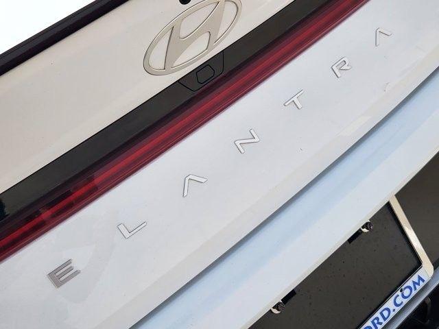 Hyundai Elantra SEL Convenience 2025