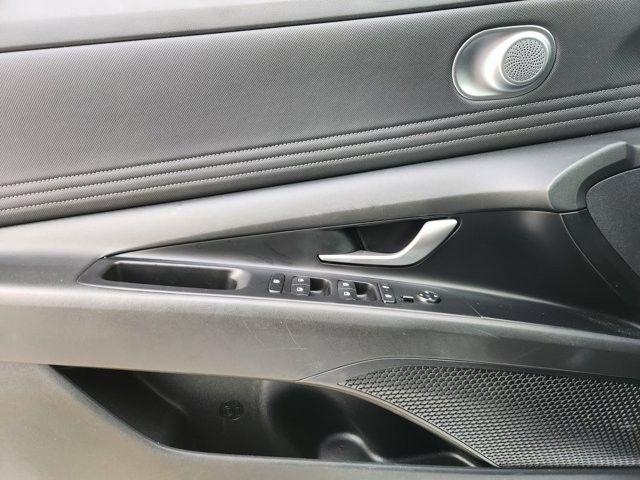 Hyundai Elantra SEL Convenience 2025