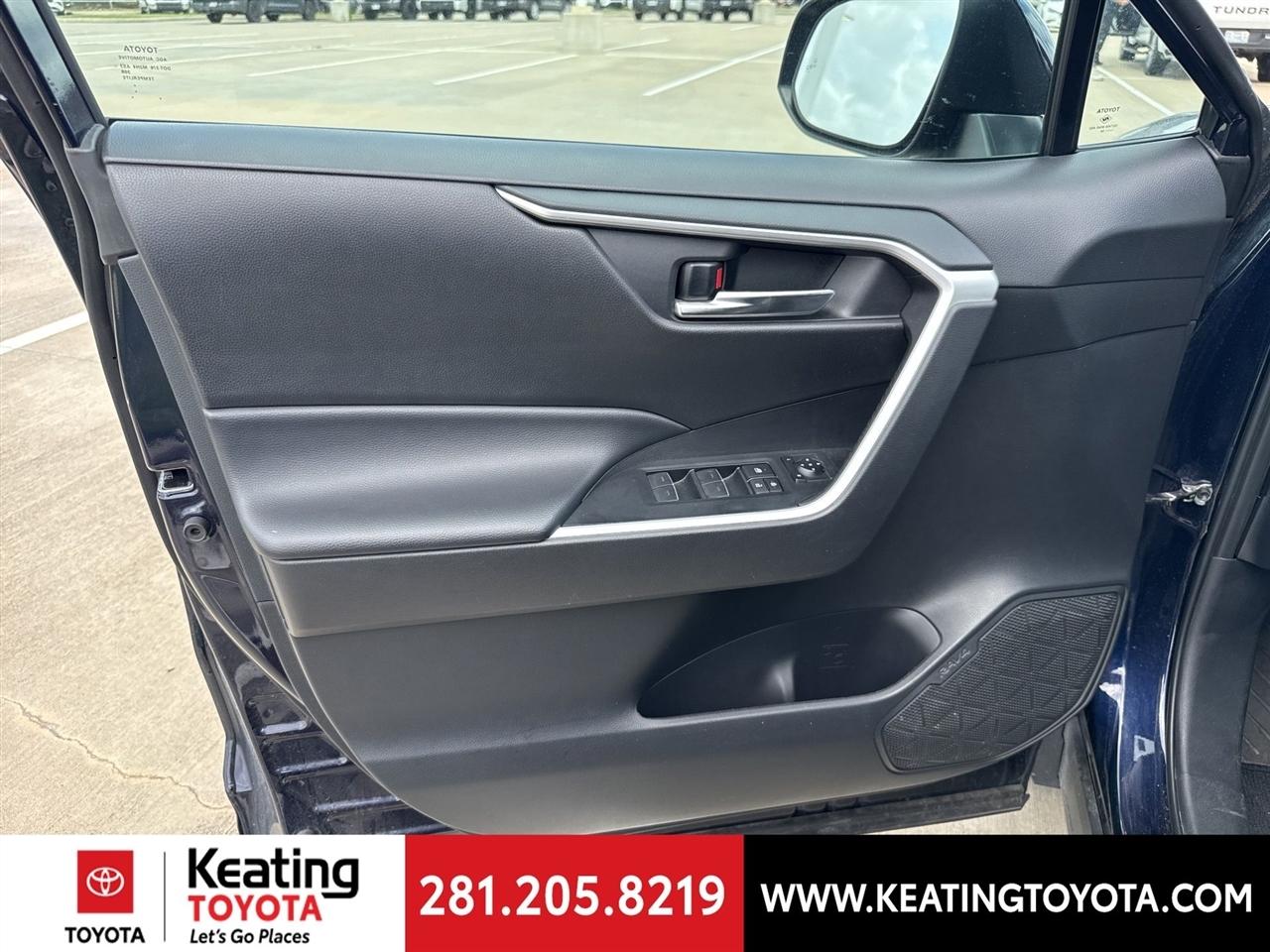 Toyota RAV4 XLE 2024