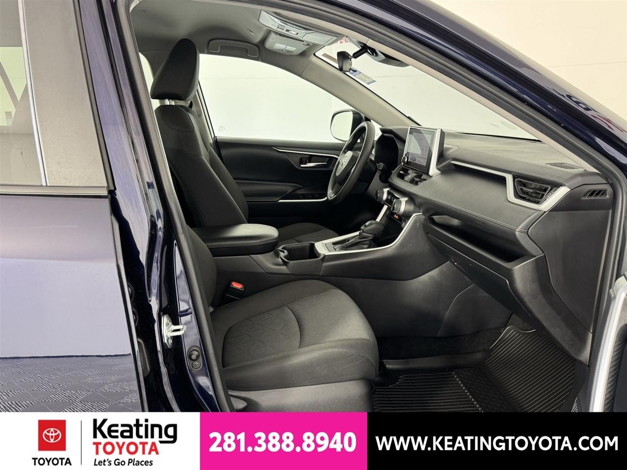 Toyota RAV4 XLE 2024
