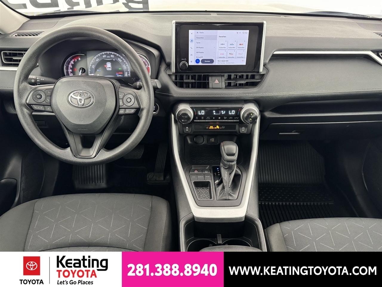 Toyota RAV4 XLE 2024
