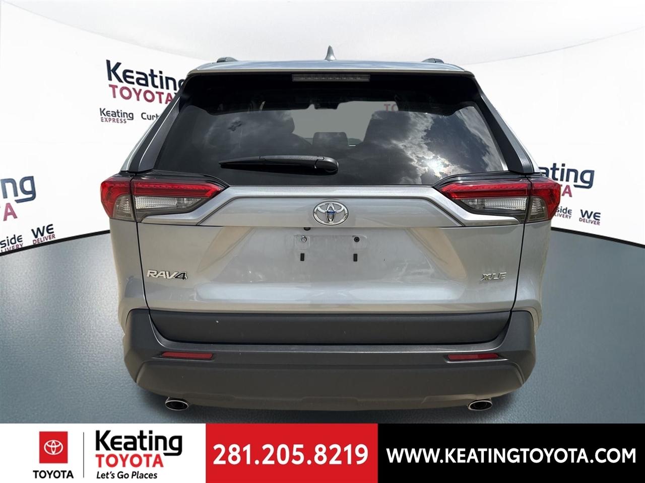 Toyota RAV4 XLE 2025