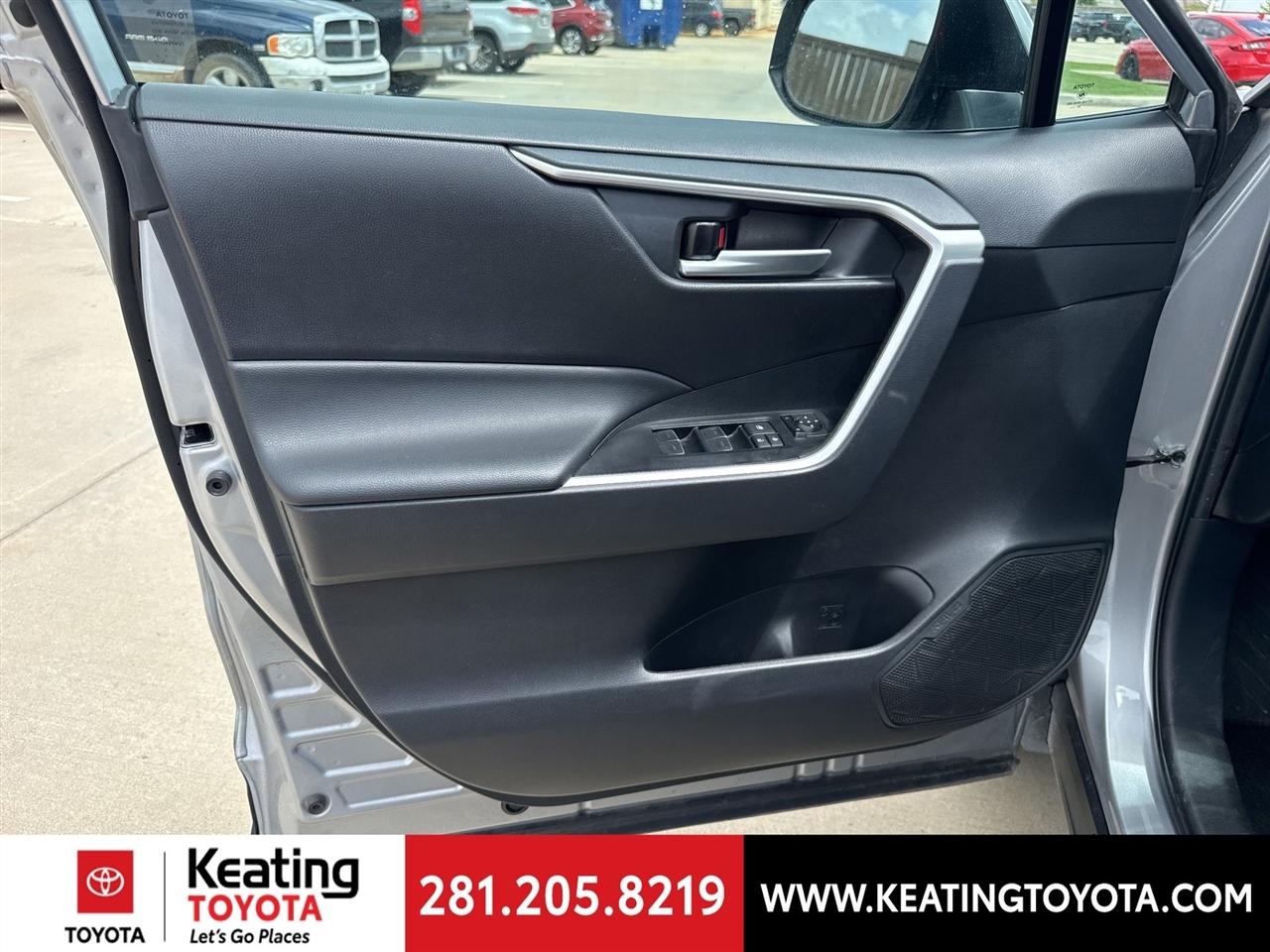 Toyota RAV4 XLE 2025