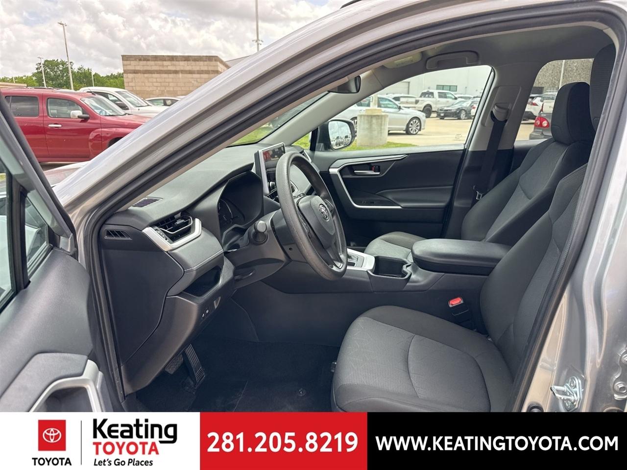 Toyota RAV4 XLE 2025