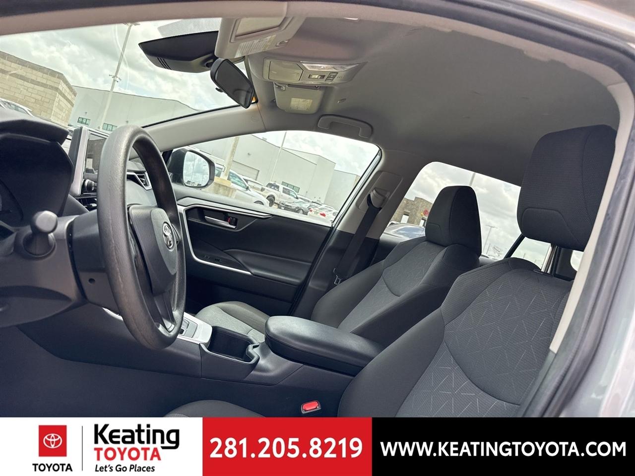 Toyota RAV4 XLE 2025