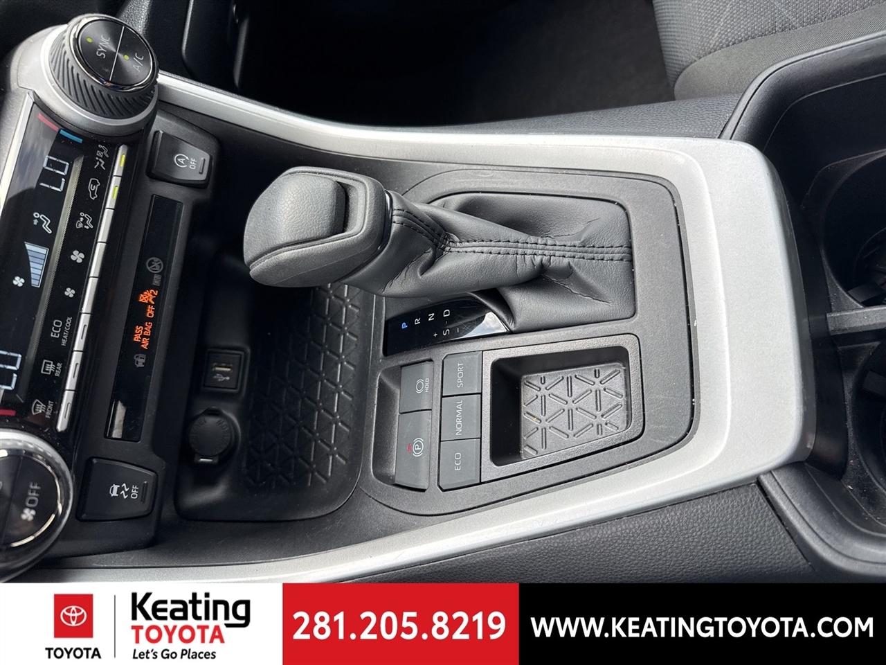 Toyota RAV4 XLE 2025