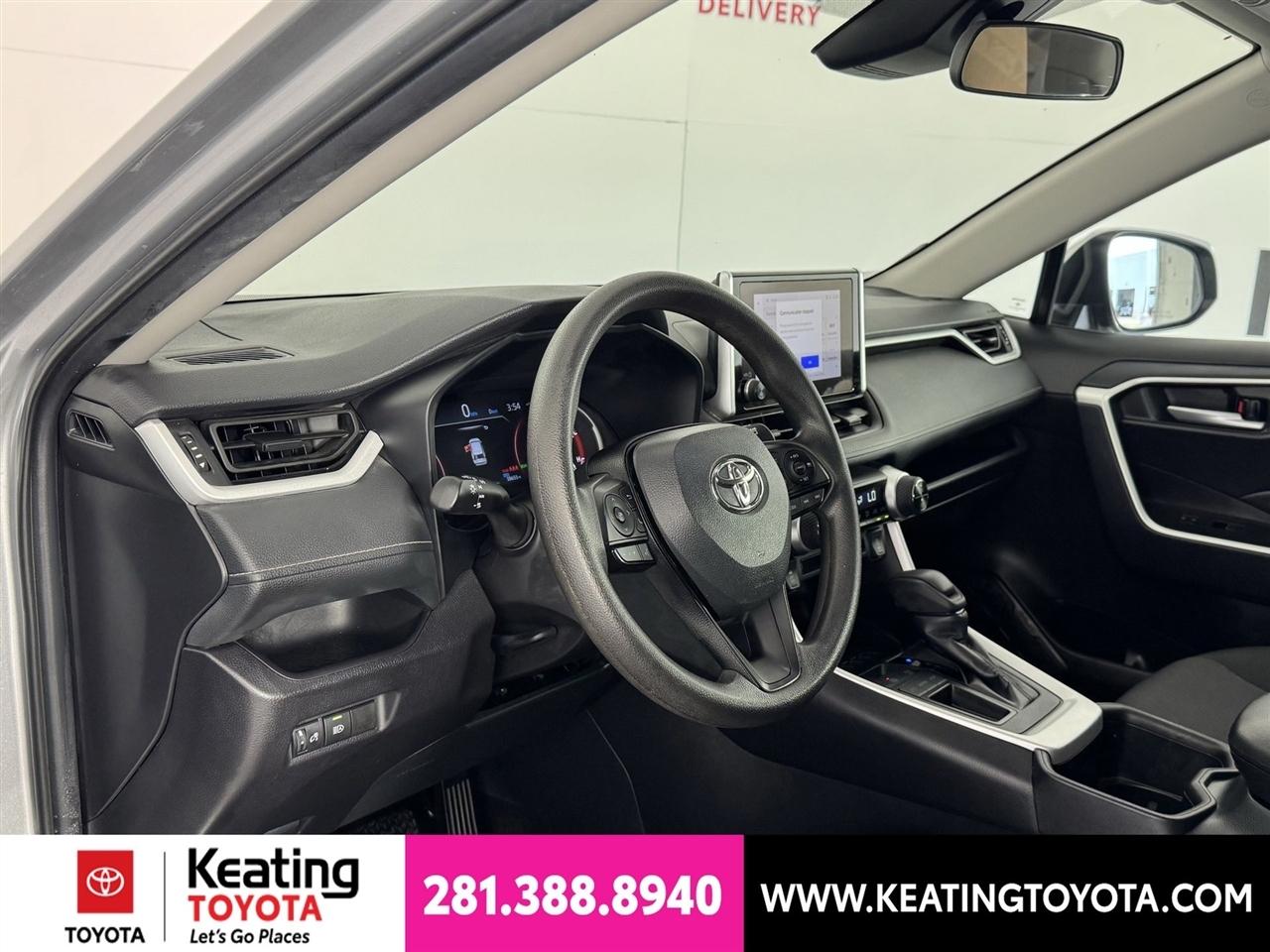 Toyota RAV4 XLE 2025