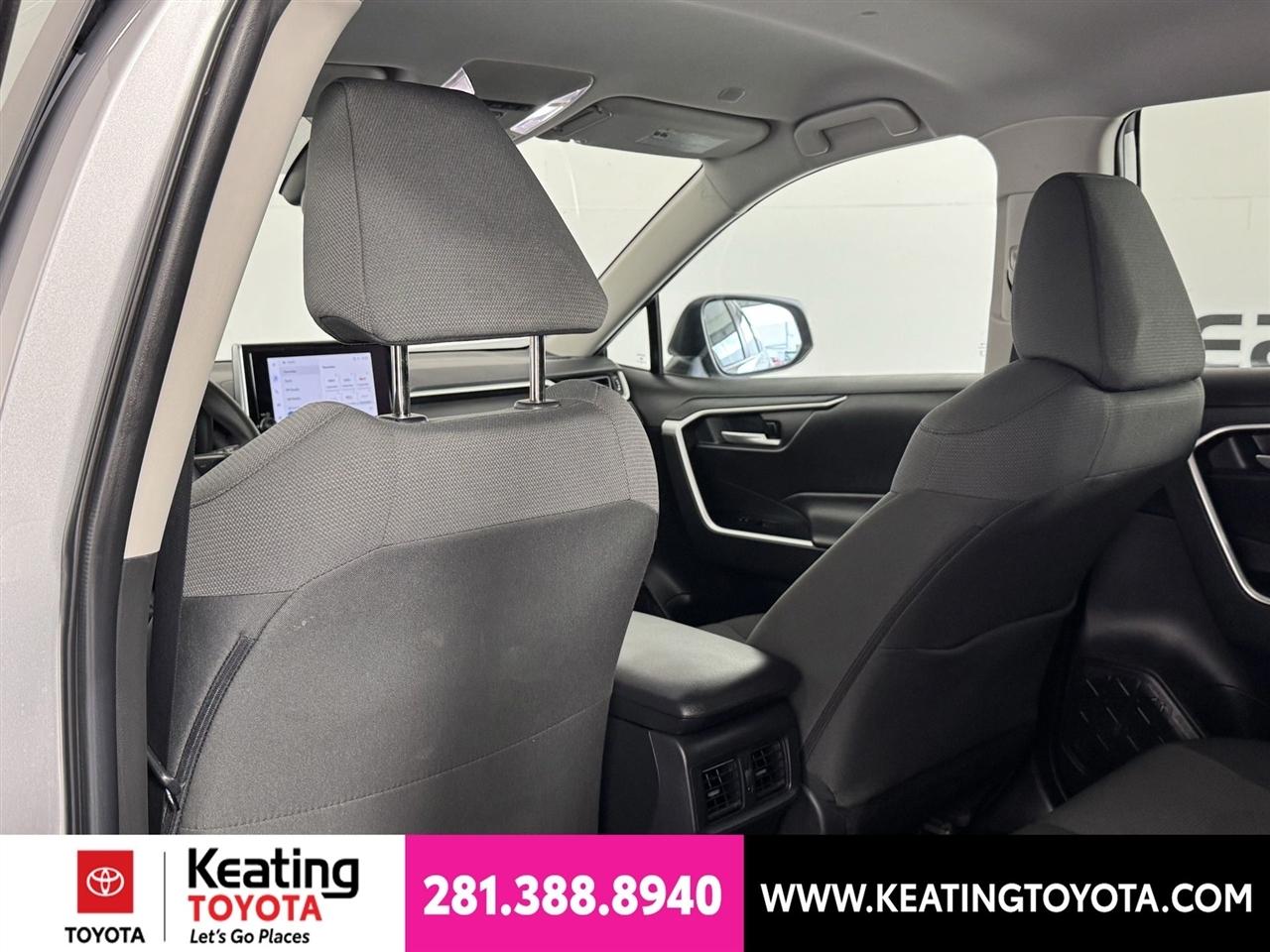 Toyota RAV4 XLE 2025