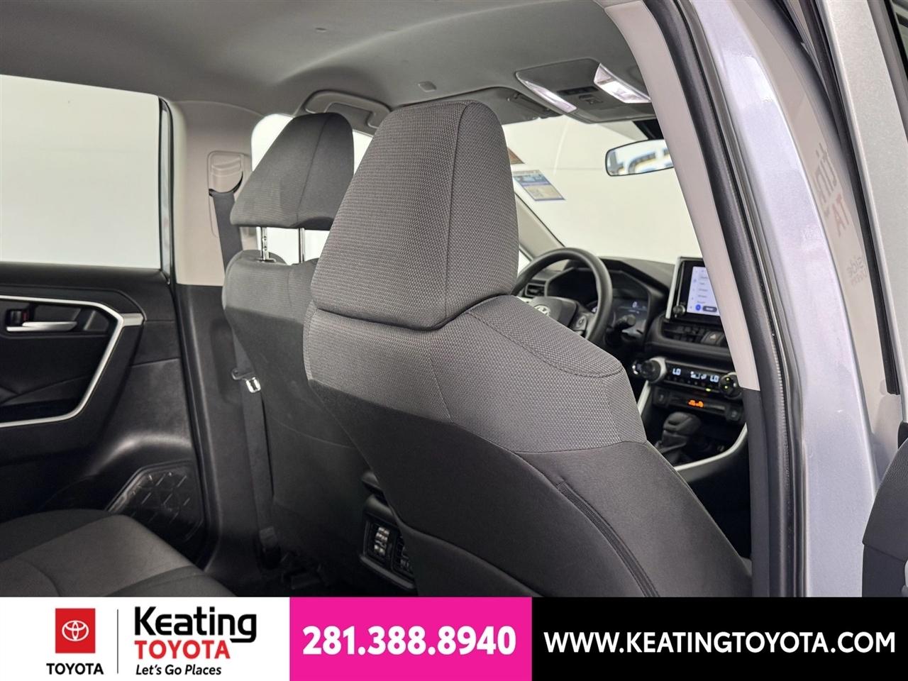 Toyota RAV4 XLE 2025