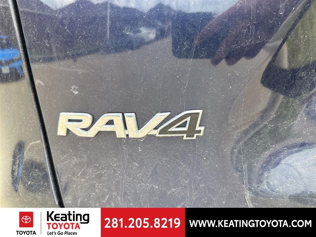 Toyota RAV4 XLE 2024