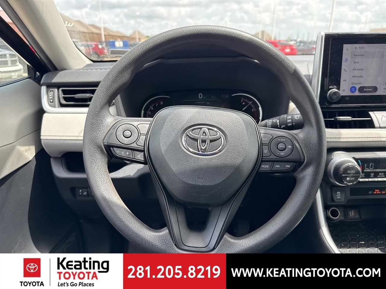 Toyota RAV4 XLE 2024