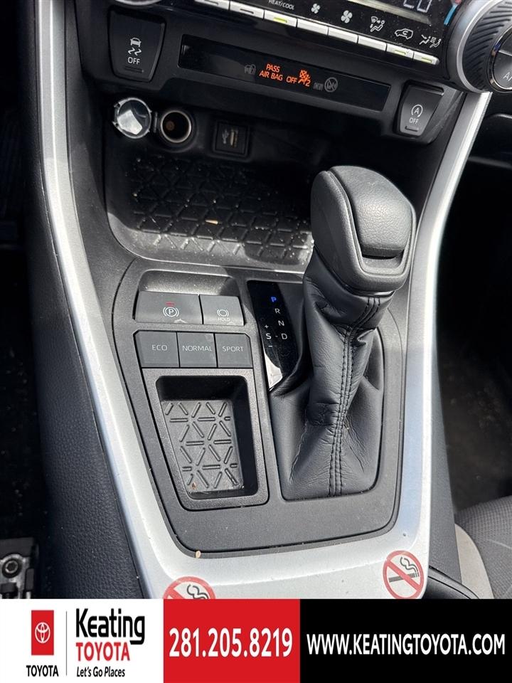 Toyota RAV4 XLE 2024