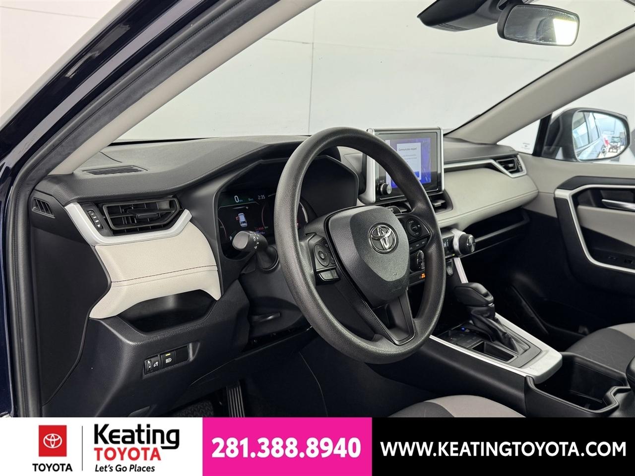 Toyota RAV4 XLE 2024