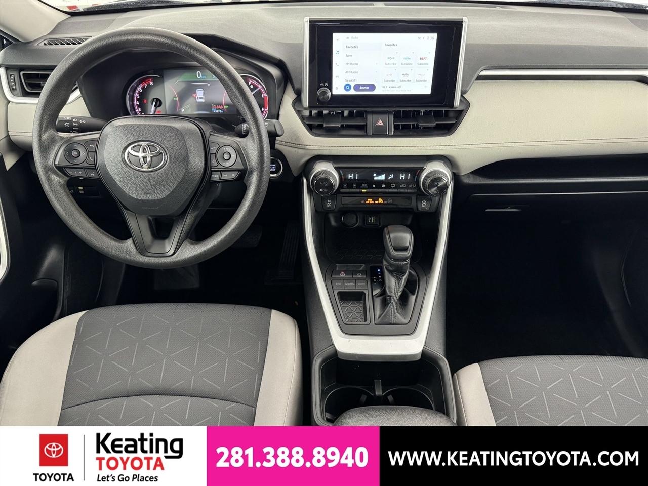 Toyota RAV4 XLE 2024
