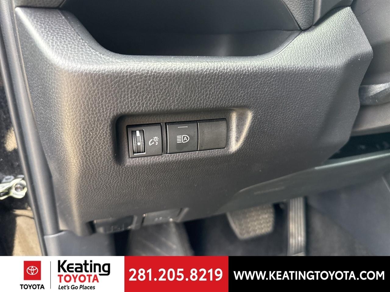 Toyota RAV4 XLE 2025