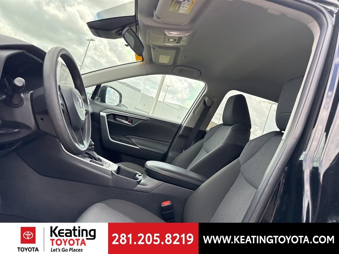 Toyota RAV4 XLE 2025