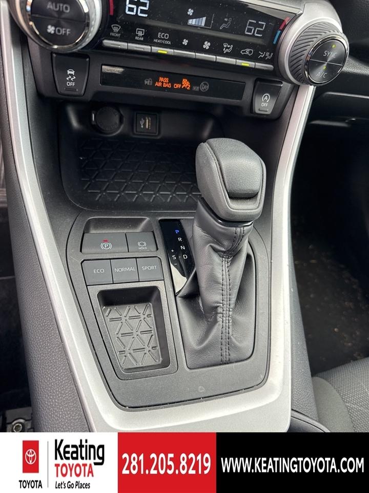 Toyota RAV4 XLE 2025