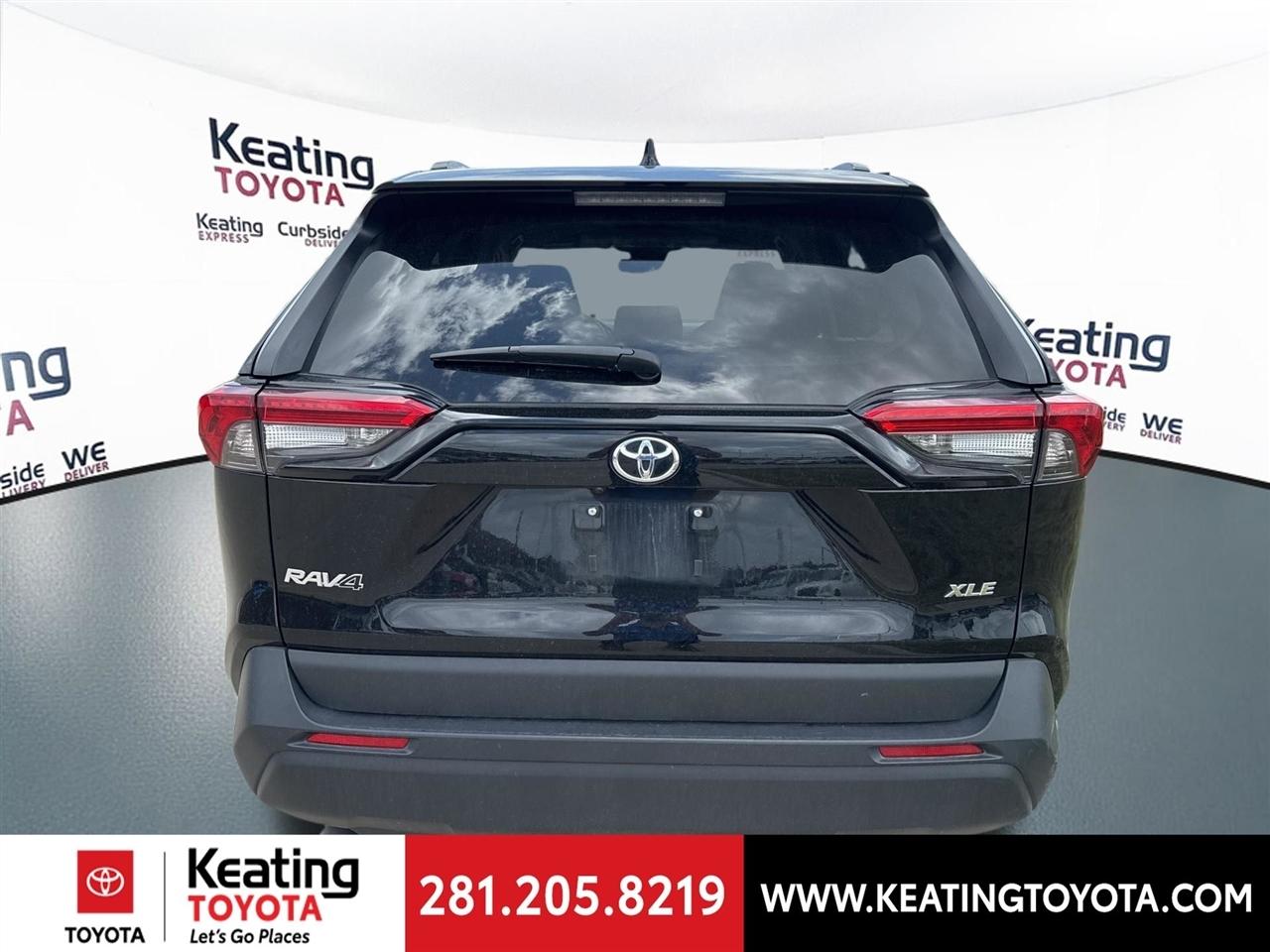 Toyota RAV4 XLE 2025