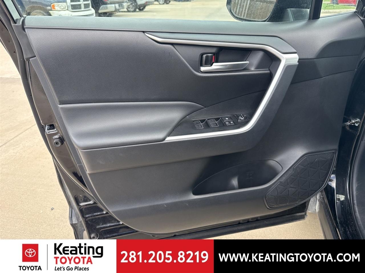 Toyota RAV4 XLE 2025