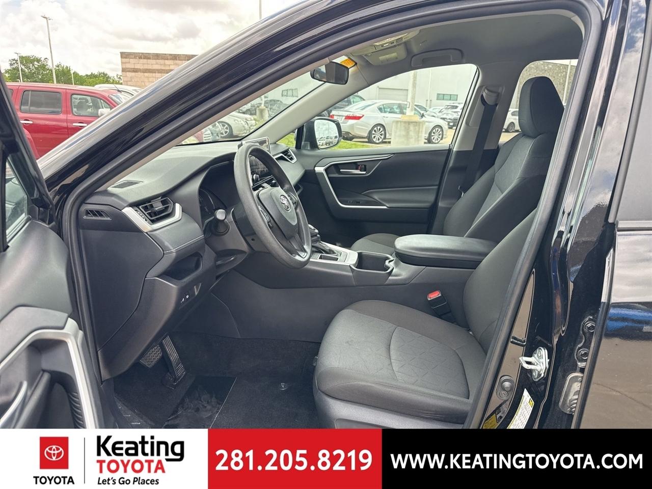 Toyota RAV4 XLE 2025