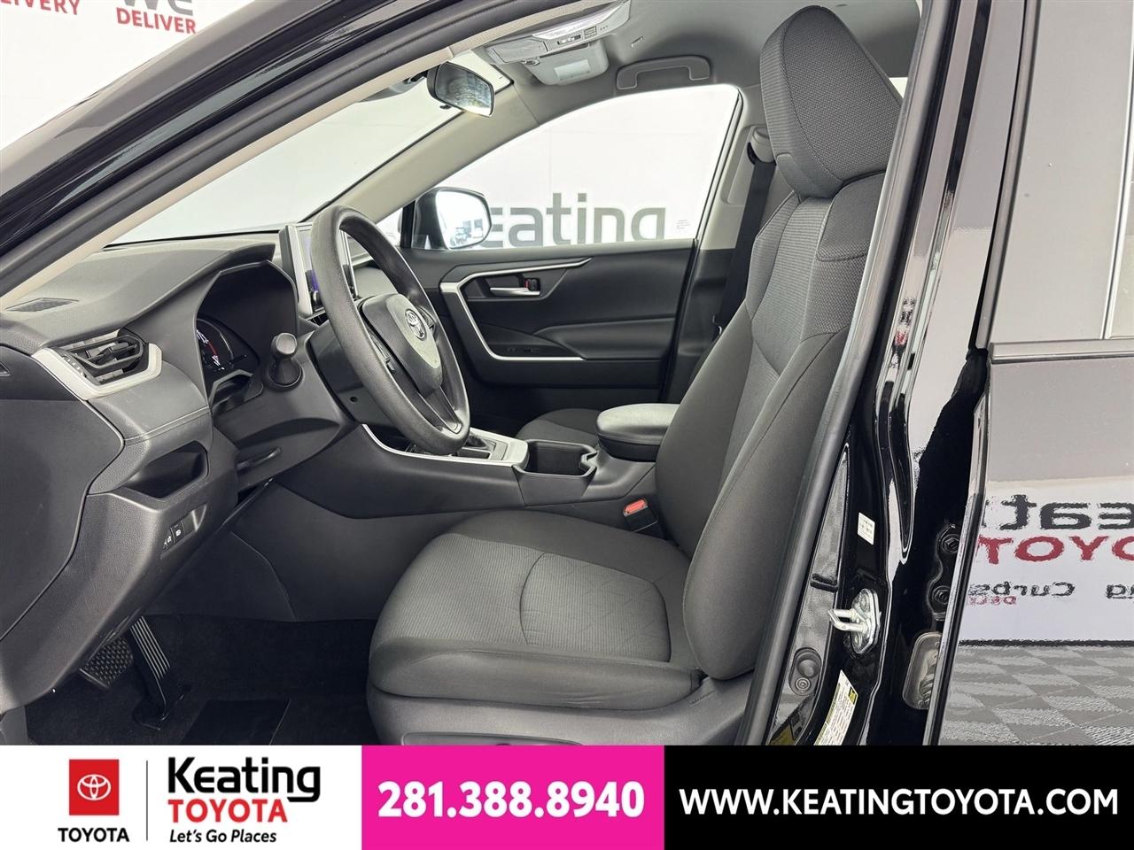 Toyota RAV4 XLE 2025