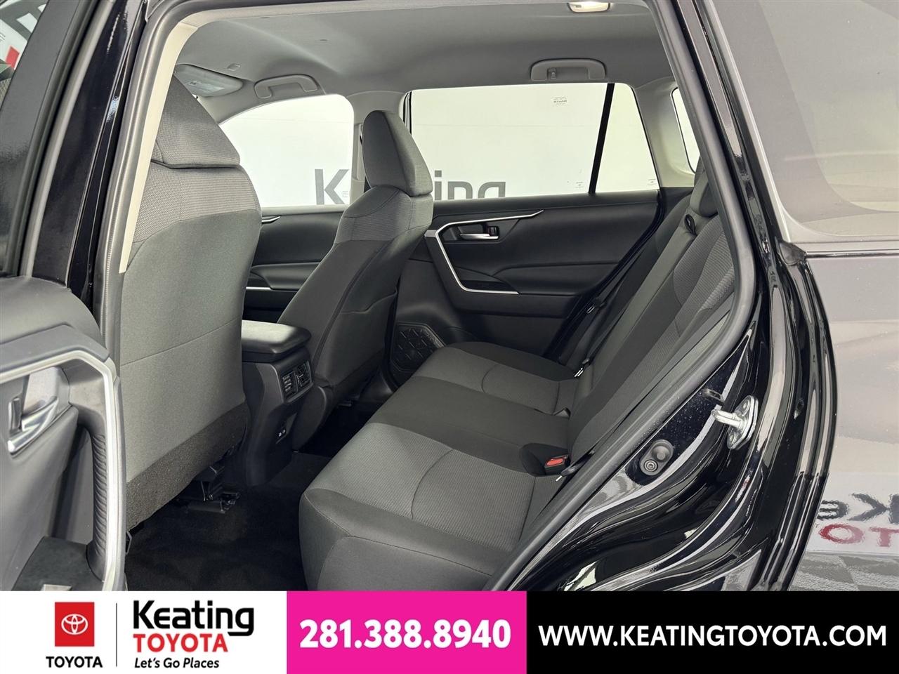 Toyota RAV4 XLE 2025