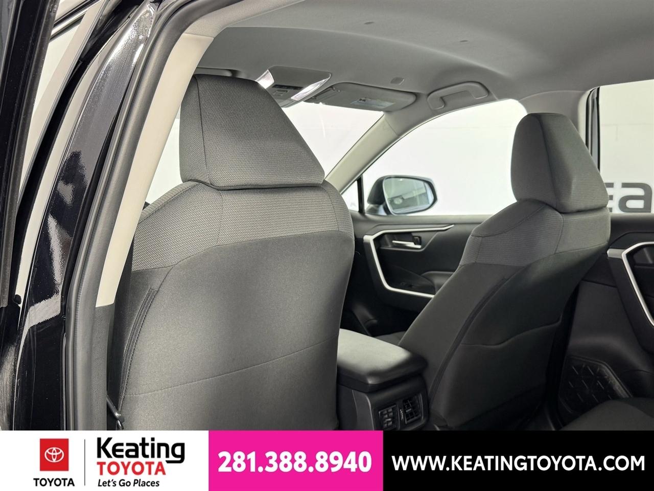 Toyota RAV4 XLE 2025