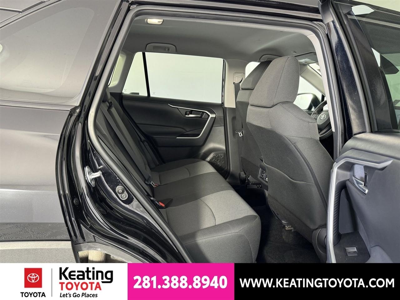 Toyota RAV4 XLE 2025