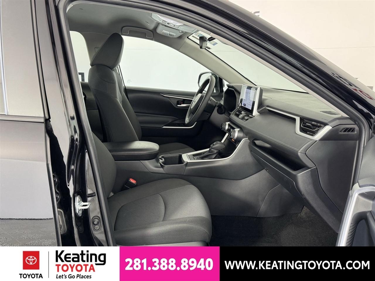 Toyota RAV4 XLE 2025