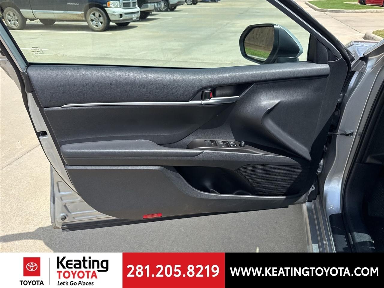 Toyota Camry SE 2024