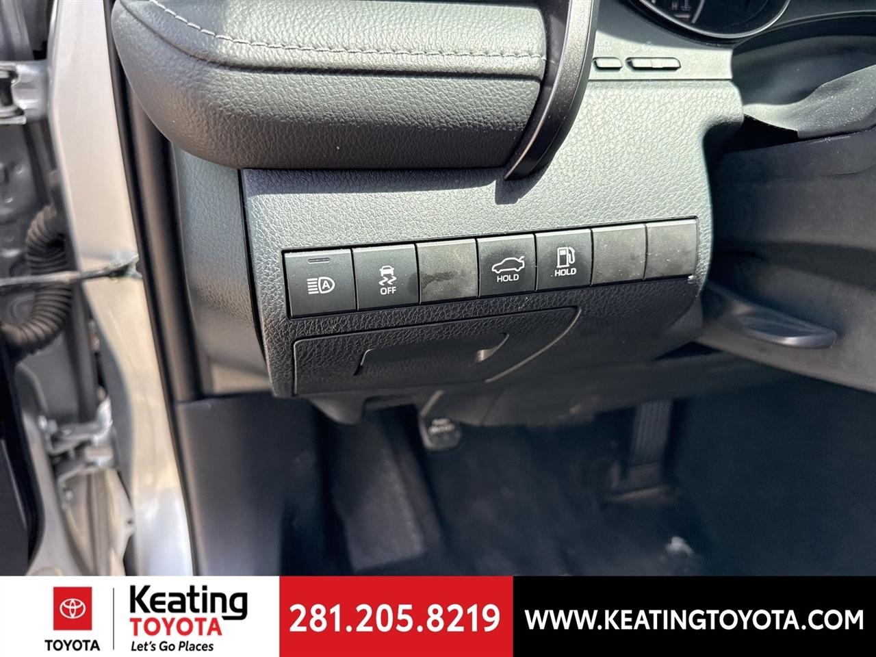 Toyota Camry SE 2024