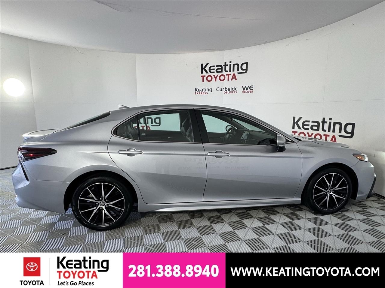 Toyota Camry SE 2024
