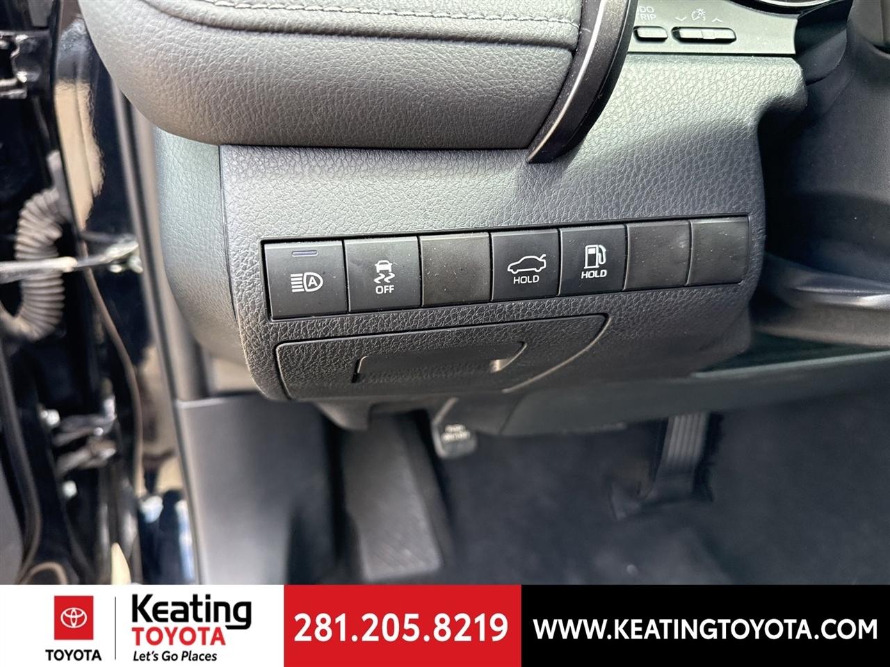 Toyota Camry SE 2024