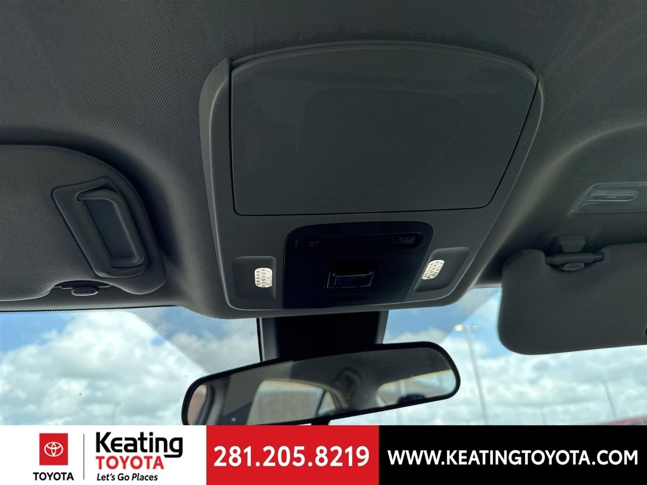 Toyota Camry SE 2024