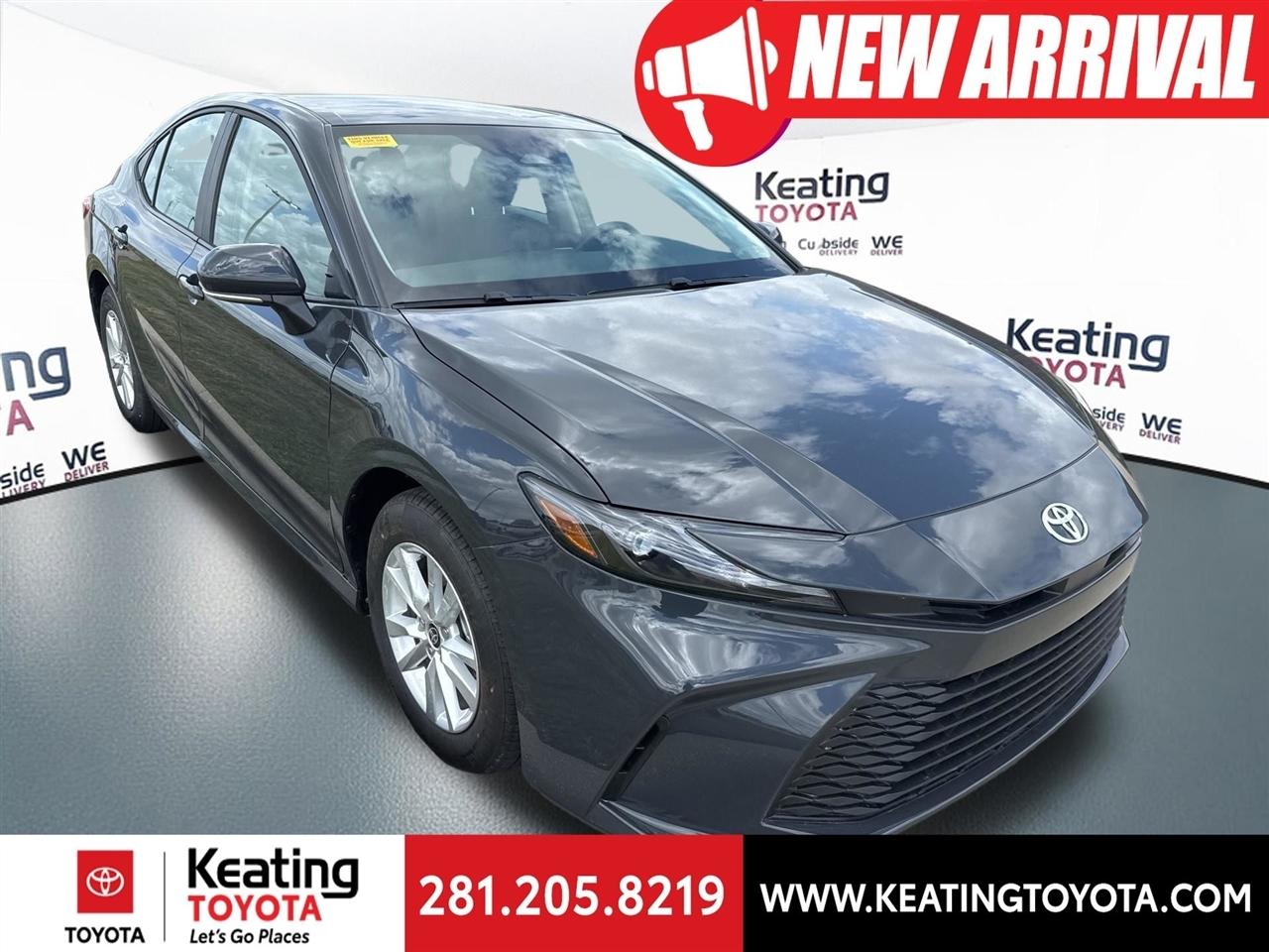 Toyota Camry Hybrid XLE 2026