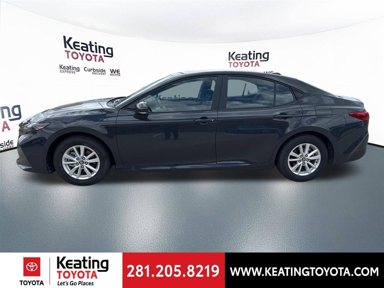 Toyota Camry Hybrid XLE 2026