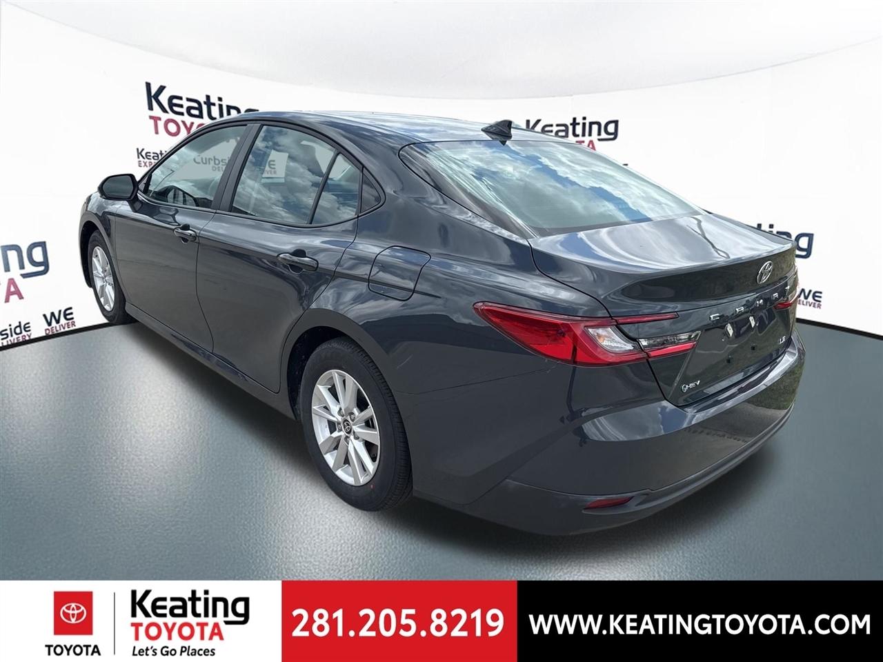 Toyota Camry Hybrid XLE 2026