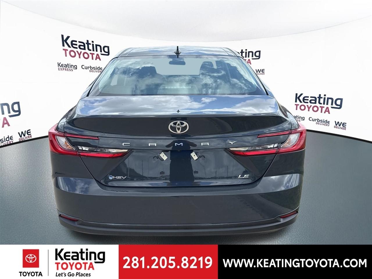 Toyota Camry Hybrid XLE 2026