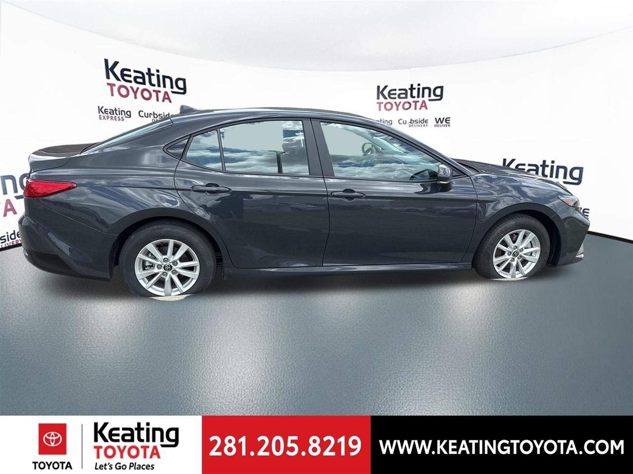 Toyota Camry Hybrid XLE 2026