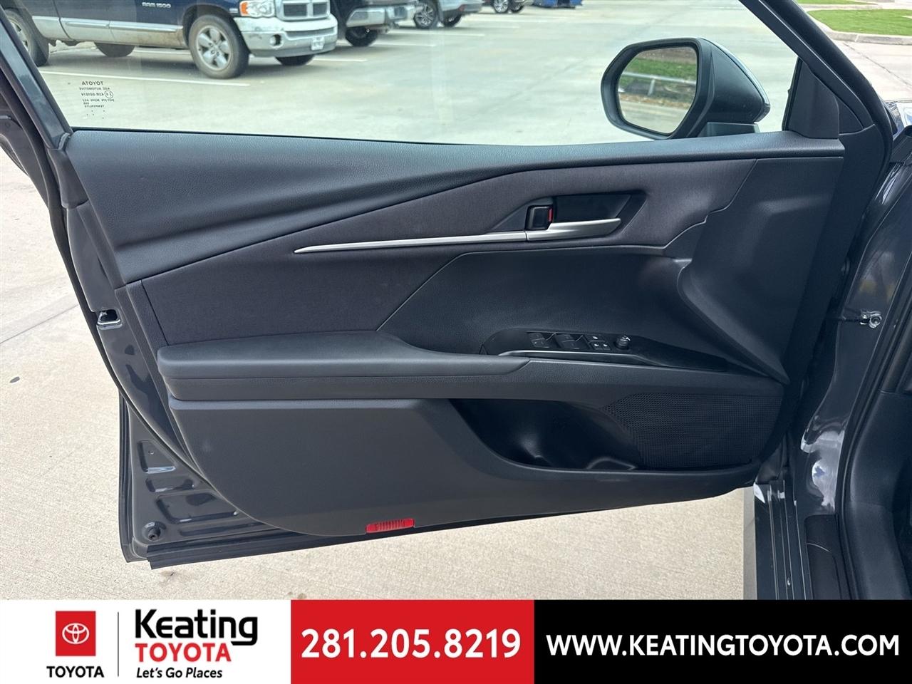 Toyota Camry Hybrid XLE 2026