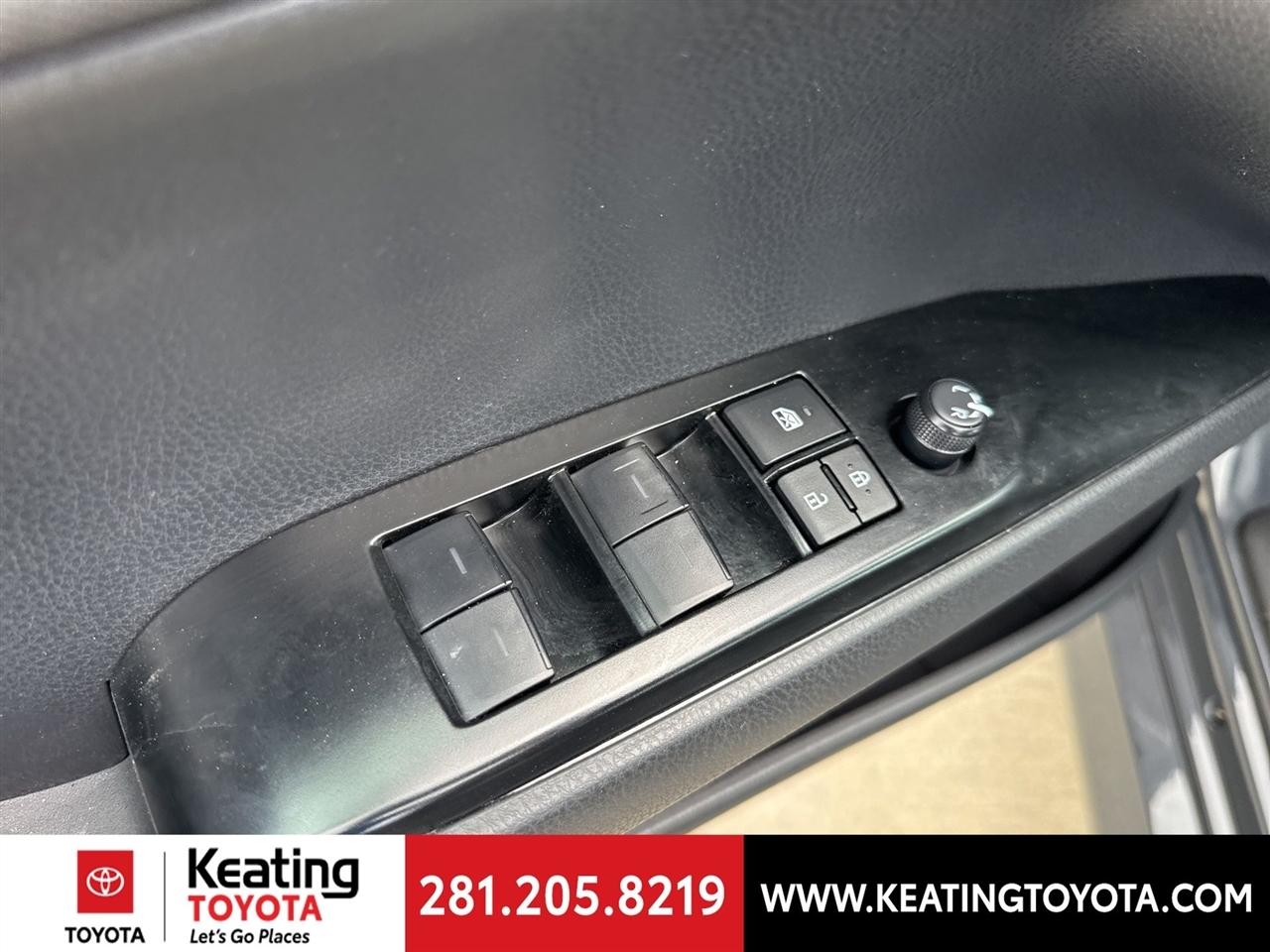 Toyota Camry Hybrid XLE 2026