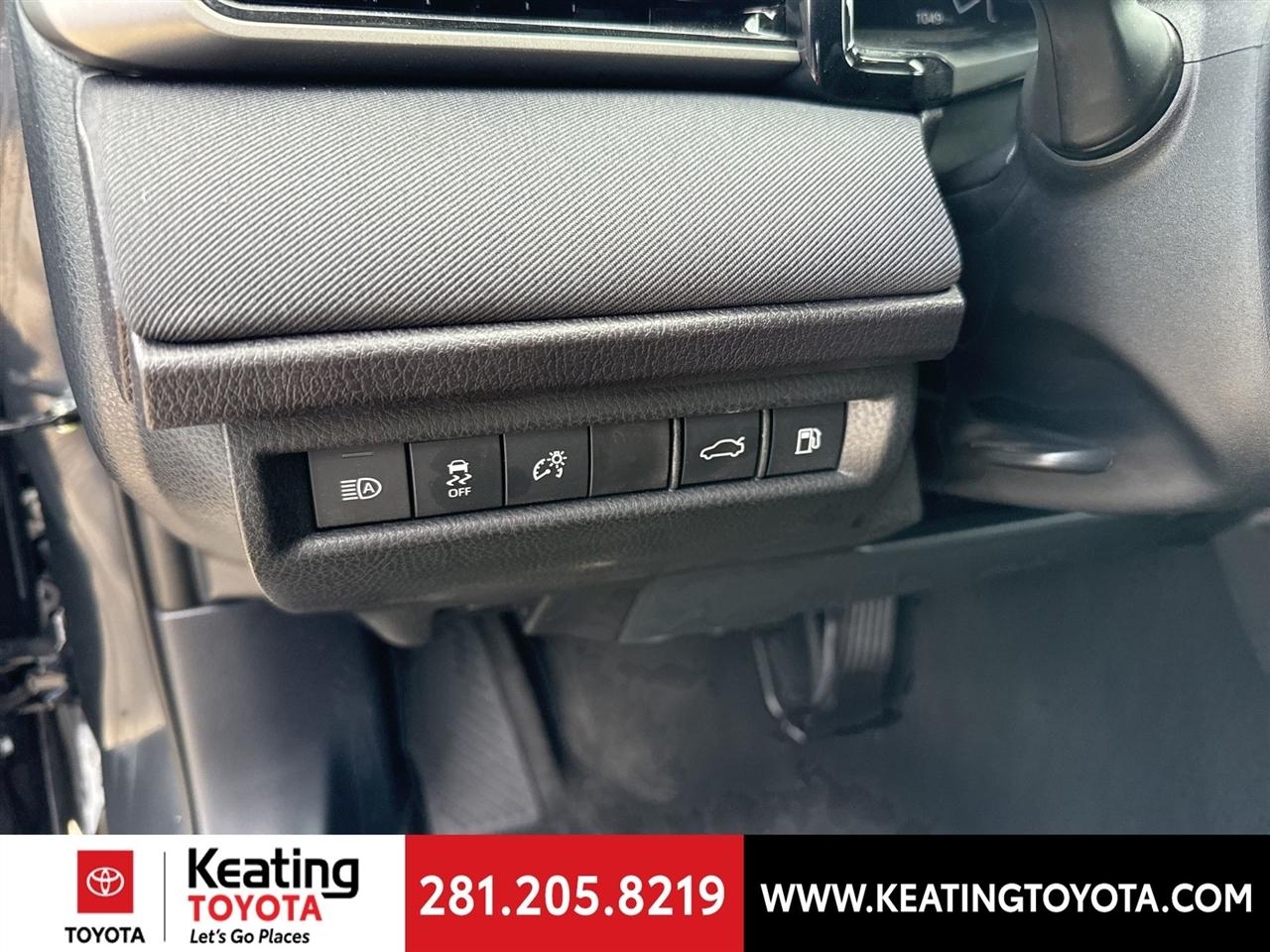 Toyota Camry Hybrid XLE 2026