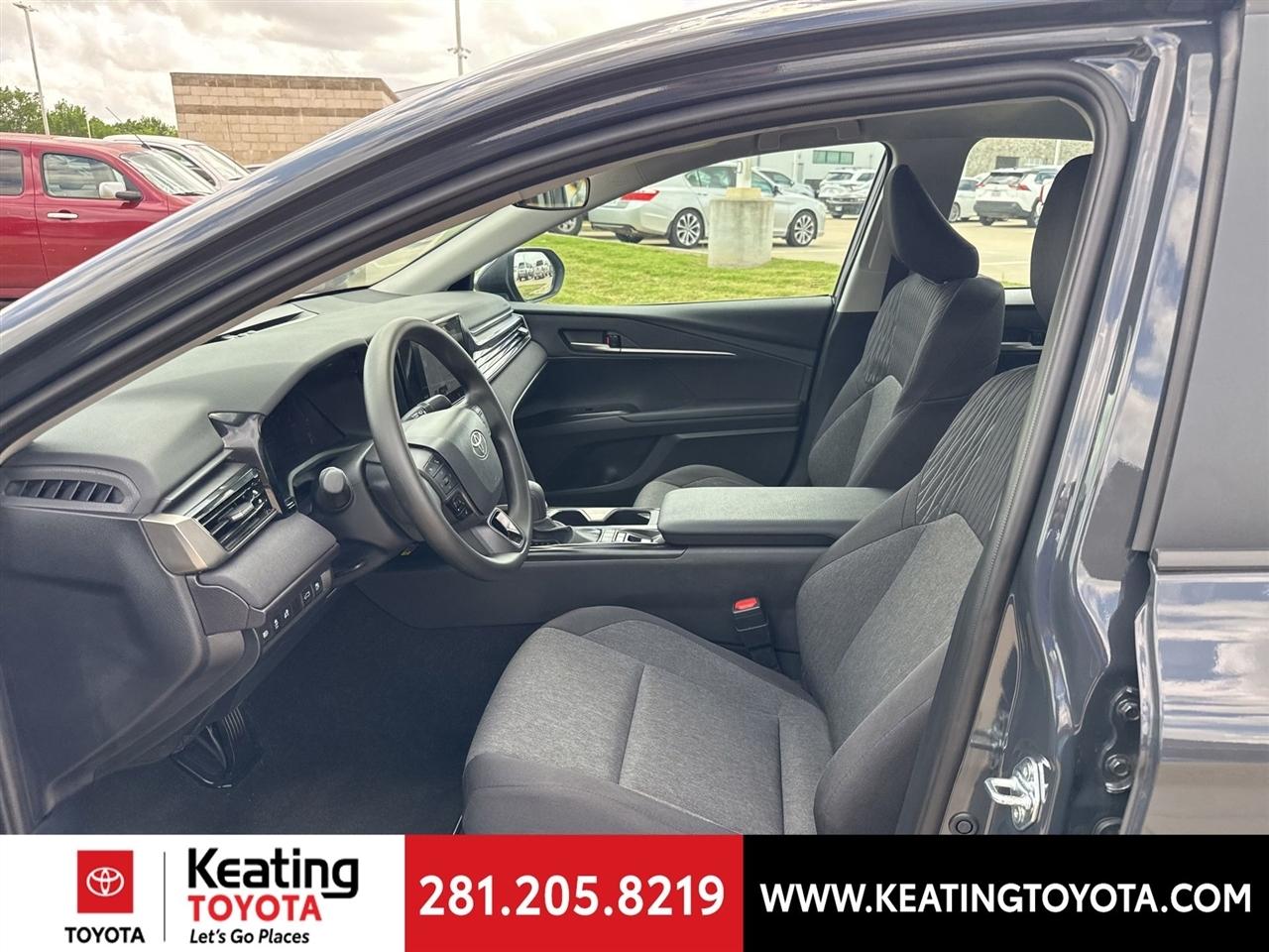 Toyota Camry Hybrid XLE 2026